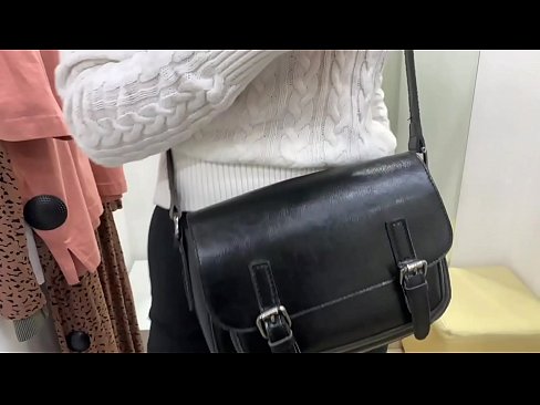 ❤️ Melancap awam perempuan jalang FeralBerry dengan dildo di dalam bilik pemasangan Seks di lucah ms.courseclass.ru ❌️❤